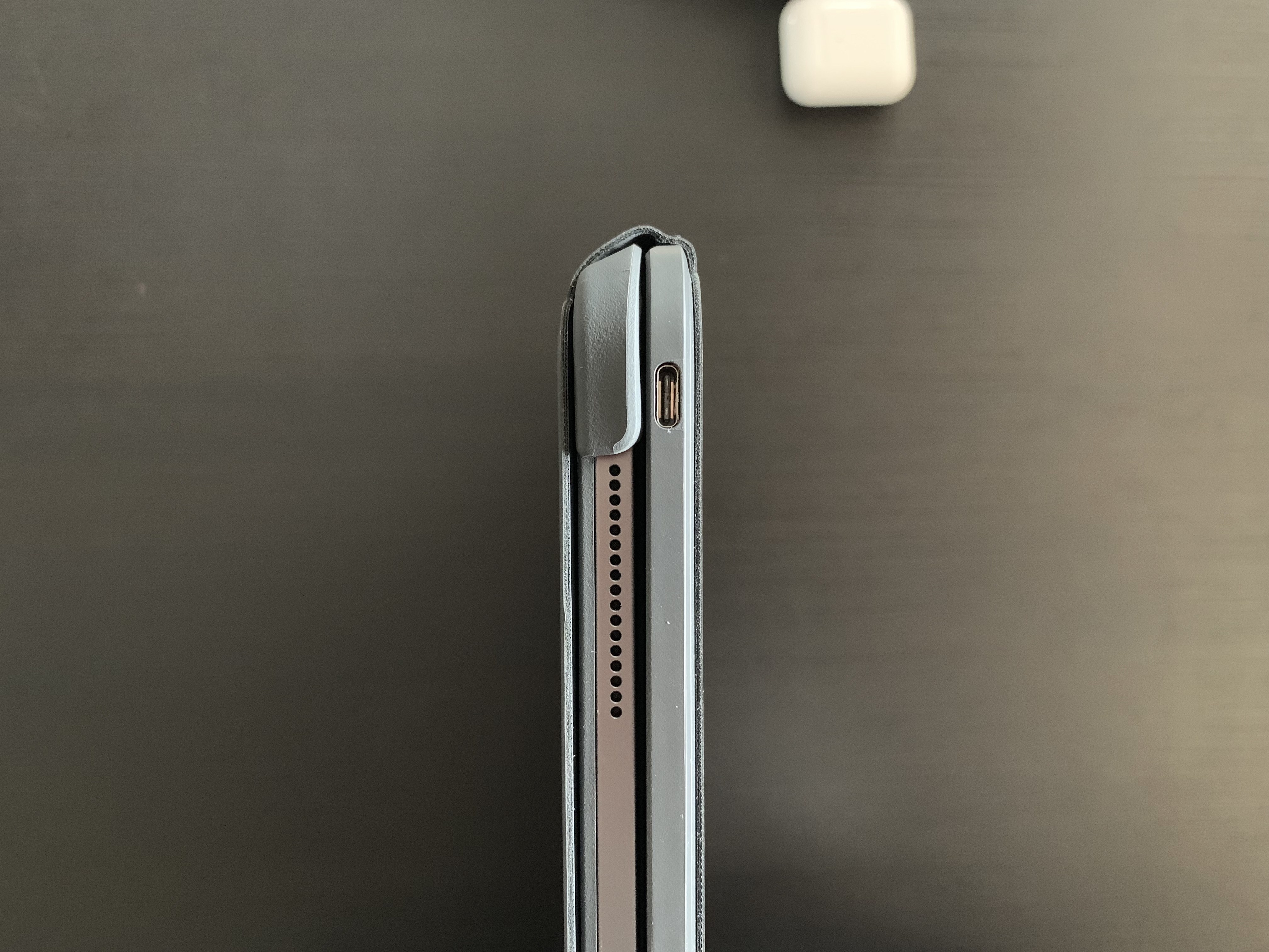 The iPad Pro is the thinner device on the left side.